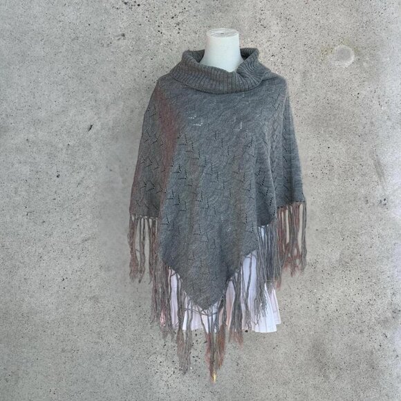 2000s grey fringe poncho - Picture 2 of 6
